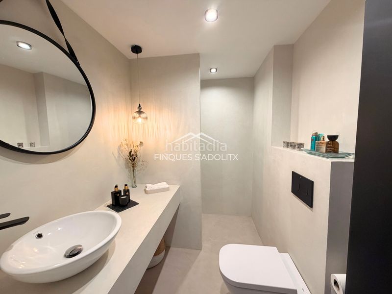 Foto fe8c1d05-844a-4fb8-b4a1-d9e957ff1716. Planta baixa amb xemeneia calefacció aparcament piscina a S´Agaró