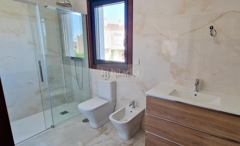 Foto d68134f6-f0c9-4b74-989b-3b2e93f62f92. Chalet con riscaldamento in Baiona