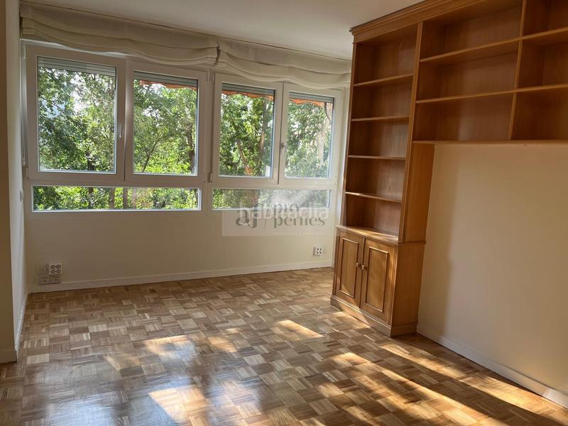 Foto 90216d6d-fe32-4947-96da-a9eb68a2ee31. Rent flat with heating parking pool in Fuentelarreina Madrid