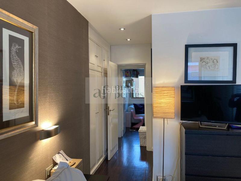 Foto 939f5362-306b-4080-b6ee-17a66f2396d6. Lloguer àtic amb calefacció aparcament a Plaza Independencia Vigo