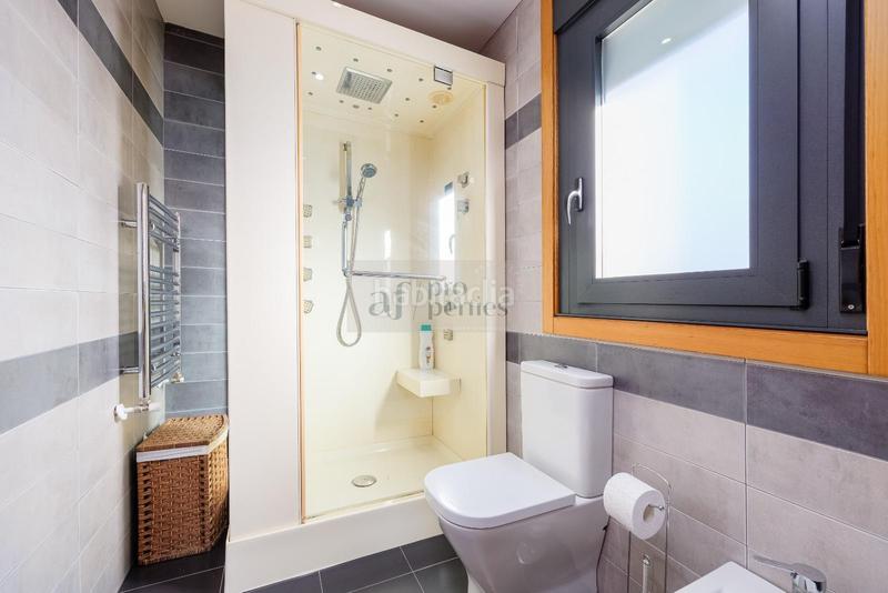 Foto 3a786403-ee07-4907-8eee-255ee26d44e8. Chalet con riscaldamento parcheggio in Coruxo - Oia - Saiáns Vigo