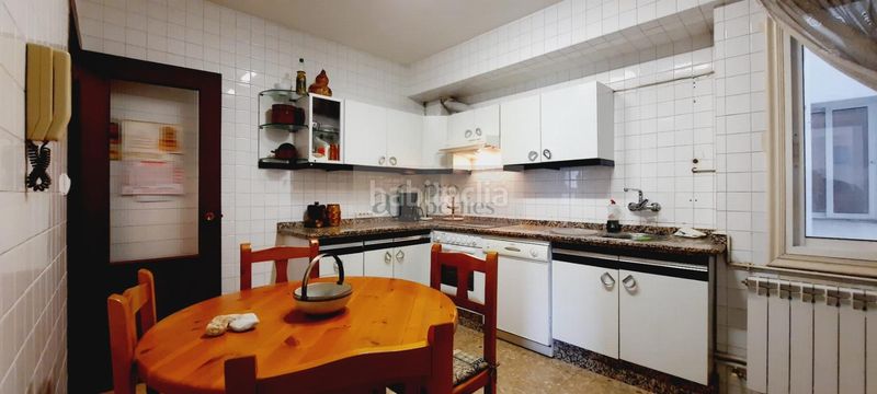 Foto 9cbd8974-d911-4dde-bb7f-e6f72db07a65. Piso  en Zona de Plaza de Barcelos Pontevedra