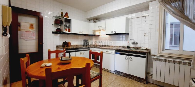 Foto ac8b2b52-e997-41fe-b6f2-ae27dc01d022. Piso  en Zona de Plaza de Barcelos Pontevedra