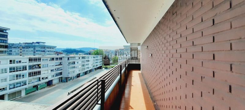 Foto b91b6bca-bcbd-4bdc-ad5c-7f8f33eda33a. Pis amb calefacció aparcament a Coia Vigo