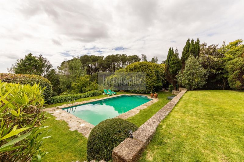 Foto 4229b288-a934-48f2-97e5-6d6fa5f2bb30. Xalet amb calefacció aparcament piscina a Nigrán centro Nigrán