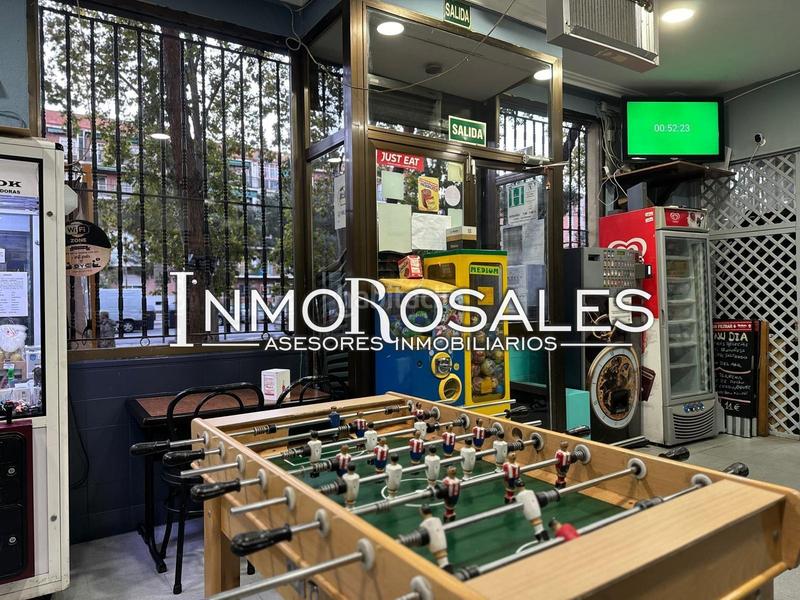 Foto f40a3eb4-41a0-493d-b2b5-ba963f3c98b3. Pas-de-porte local commercial dans Butarque Madrid