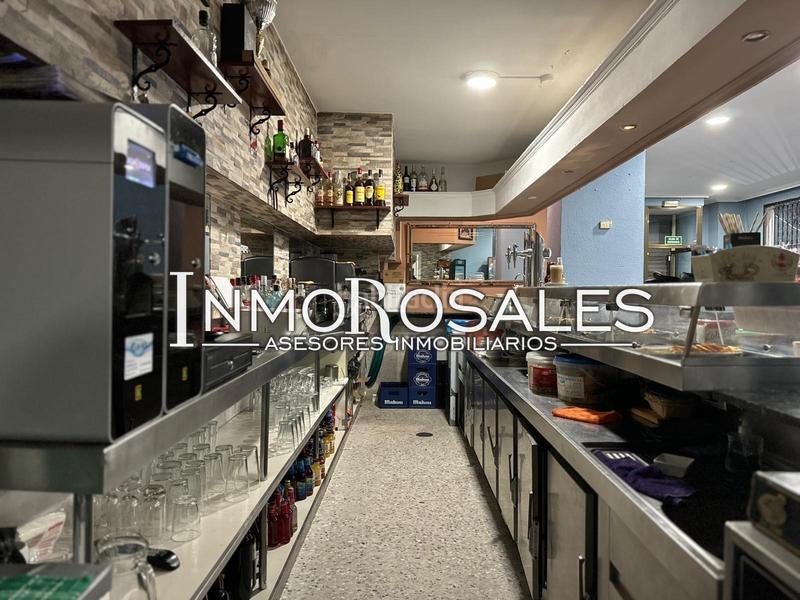 Foto fb6db3d9-756f-499a-9e68-f2e4f63bd5ef. Pas-de-porte local commercial dans Butarque Madrid