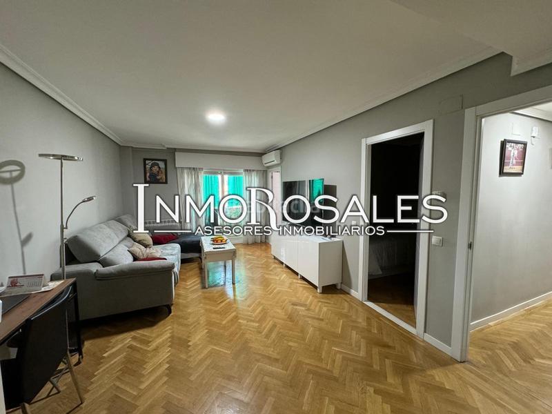 Foto b124a4cc-864c-4b11-8851-05a463b12f21. Appartamento con parcheggio piscina in Butarque Madrid