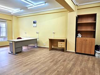 Rent Business premise in Centro