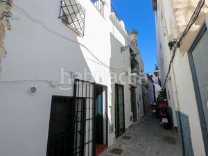 Foto 247e2f53-1e74-48e7-bce8-2cb715917121. Lloguer xalet a calle morería alta 8 a Almuñecar centro Almuñécar