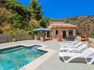 Rent Country house in N/a. ¡descubre esta magnífica villa en la herradura! por temporadas d