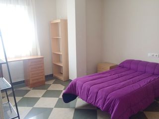 Rent Flat in Calle poeta manuel de góngora 13. Piso estudiantes cerca del centro de granada