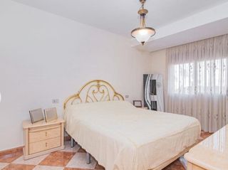 Rent Flat in Calle ingeniero santa cruz 14. Piso zaidín