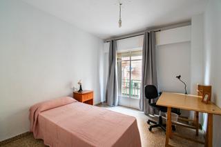 Location Appartement à Calle triana baja 10. Piso 4 dormitorios estudiantes