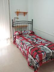 Rent Flat in Periodista luis seco de lucena 2. Piso cerca de facultad de informática y bellas artes