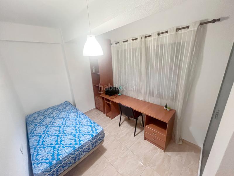 Foto 32c568c7-5fc7-424c-8ea2-1ec9208caf5c. Location appartement dans calle doctor fernando escobar 4 dans Granada