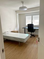 Rent Flat in Calle doctor medina olmos 11. Piso chana a estrenar
