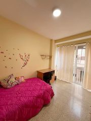 Miete Etagenwohnung in Calle santa teresa 2. Zona recogidas estudiantes 4 habitaciones