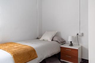 Location Appartement  Calle poeta manuel de góngora. Piso zaidín