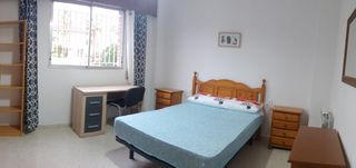 Rent Flat in Calle san joaquin 26. Piso 4 dormitorios estudiantes zona traumatologia