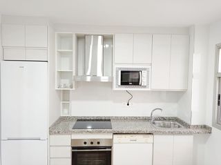 Rent Flat in Calle emperatriz eugenia 22. Piso emperatriz eugenia 4 dormitorios