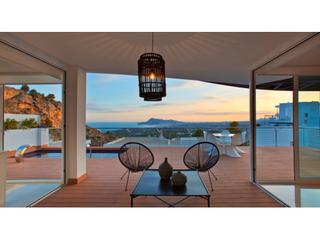 Maison jumelée à Altea la Vella. Residencial lleno de luz con grandes espacios interiores, arquit