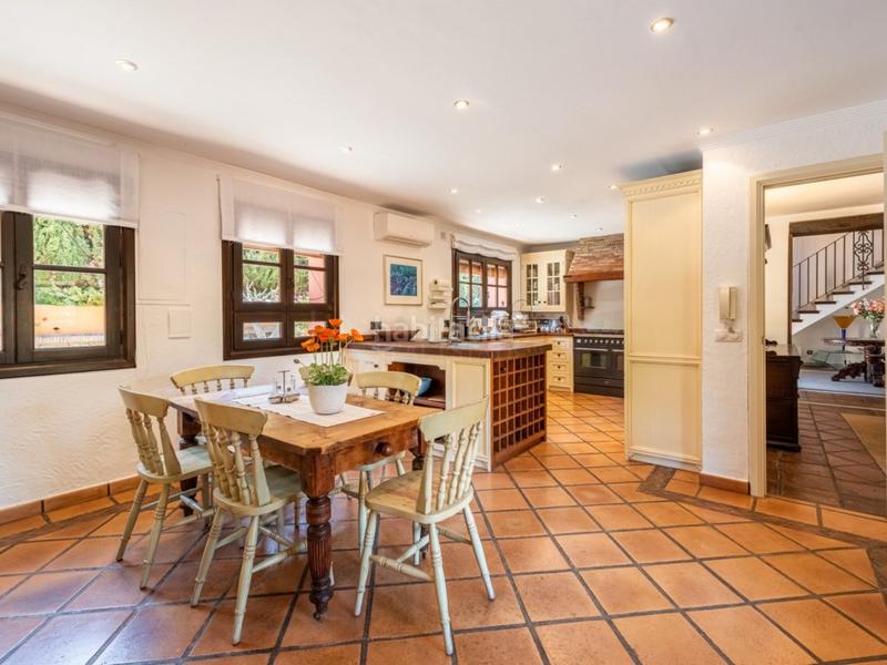 Foto 1bc0238e-c75b-4d3b-bbd5-1f7e4f1cafcc. Casa con piscina in Paraiso - Barronal Estepona