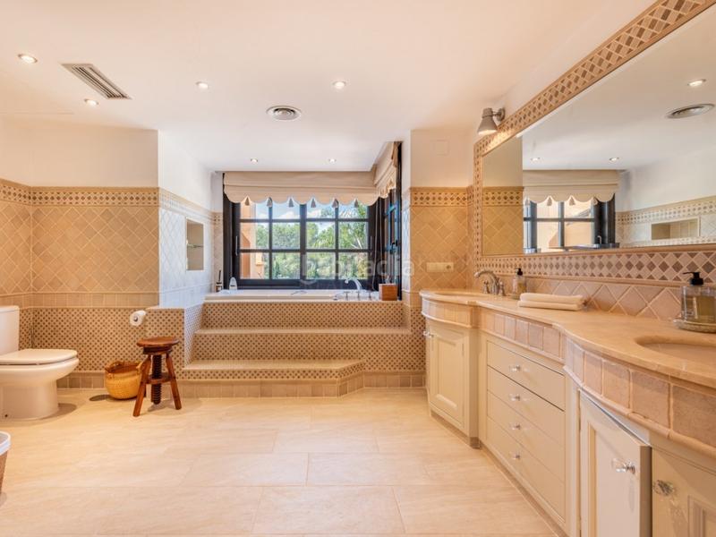 Foto bf71d607-fcf5-4661-93f4-e28d00ea84d1. Casa con piscina in Paraiso - Barronal Estepona