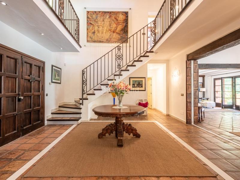 Foto cb3282ff-2f8a-41fd-a5cb-d95a80d06752. Casa con piscina in Paraiso - Barronal Estepona