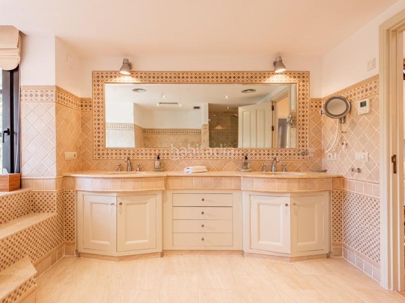 Foto dc4ed415-def8-4b2b-822e-54becb9a0302. Casa con piscina in Paraiso - Barronal Estepona