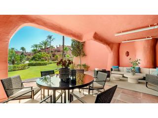 Rez-de-chaussée à Guadalmansa. Planta baja  piso  venta estepona