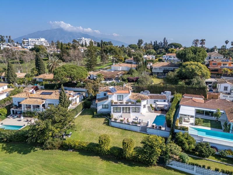 Foto c0672fda-127d-42a8-b4ea-e6fe07f04798. Casa villa 4 habitaciones venta en Guadalmina Alta Marbella