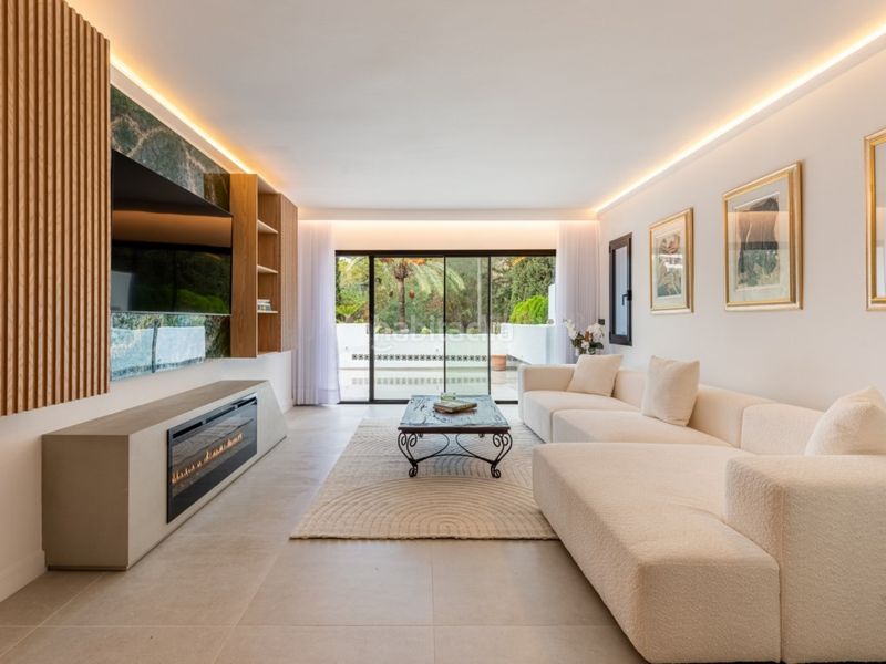 Foto 75bd16eb-83d2-41c3-b0e0-4d694608f94a. Apartament amb piscina a lomas de Marbella club Marbella