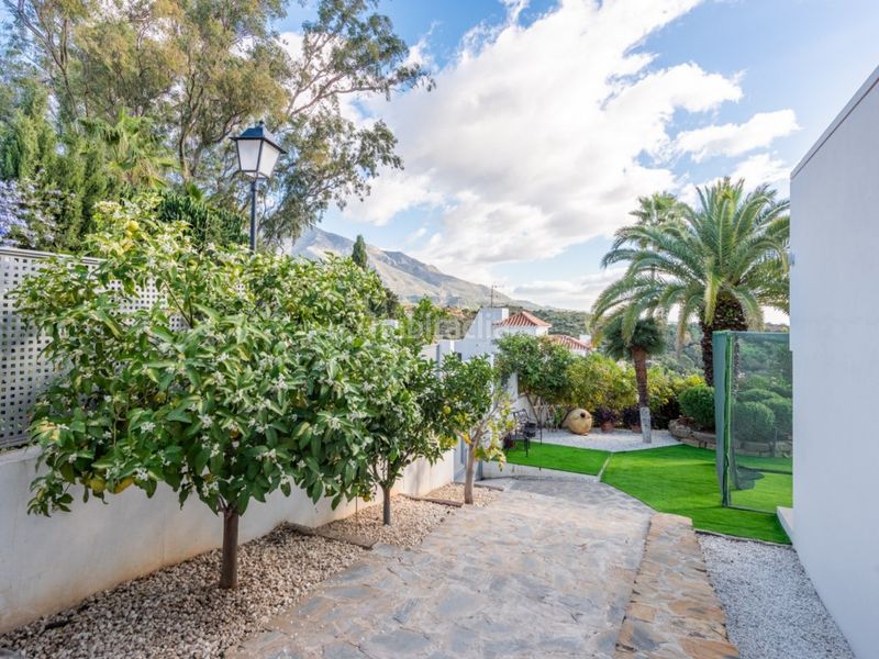 Foto 096b16fc-ca4a-490a-b8f4-cf79b0dfb40d. Casa amb piscina a Nueva Andalucía centro Marbella