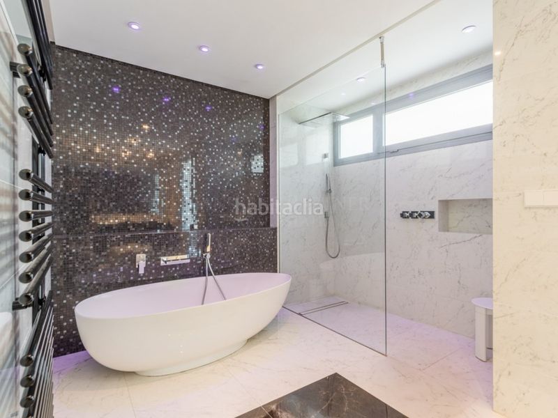 Foto 363937fb-15f5-4147-98b2-45d2940360dc. Casa amb piscina a Nueva Andalucía centro Marbella
