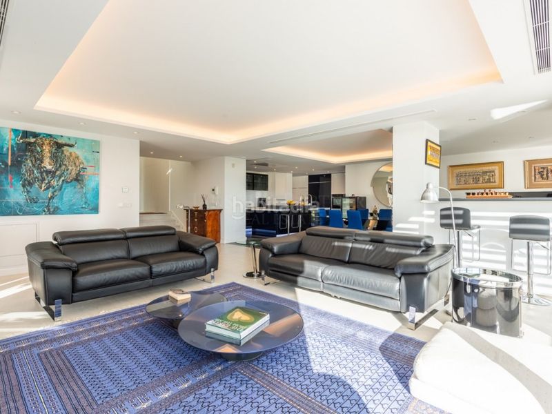 Foto 418d6ce7-bcfe-4591-9462-7a349ac77579. Casa amb piscina a Nueva Andalucía centro Marbella