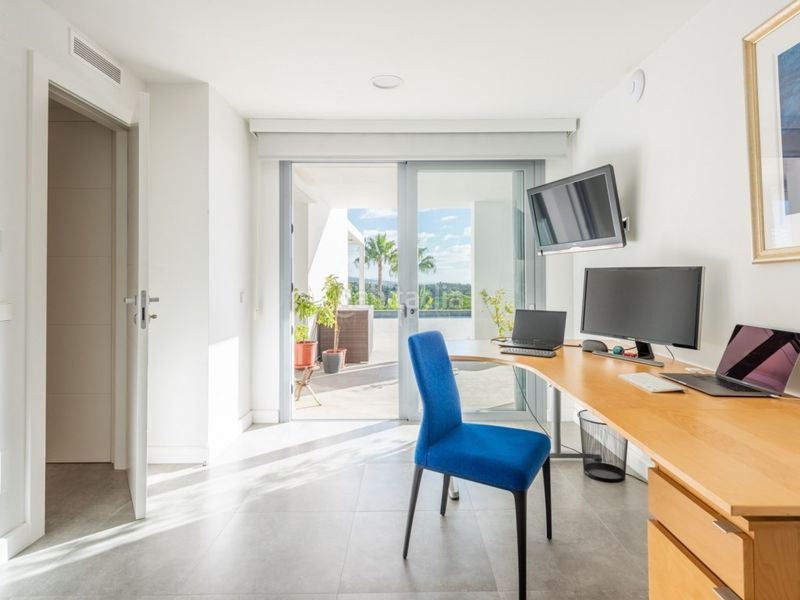 Foto 4c74a9b2-9ad4-4a2b-bacc-cf0fc41b7c34. Casa amb piscina a Nueva Andalucía centro Marbella