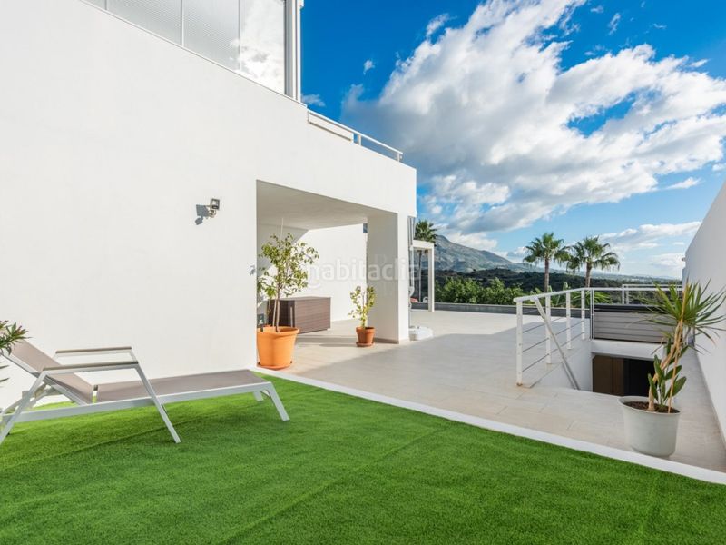 Foto 7ac8ffb8-228b-4df0-93c3-e30927fd2935. Casa amb piscina a Nueva Andalucía centro Marbella
