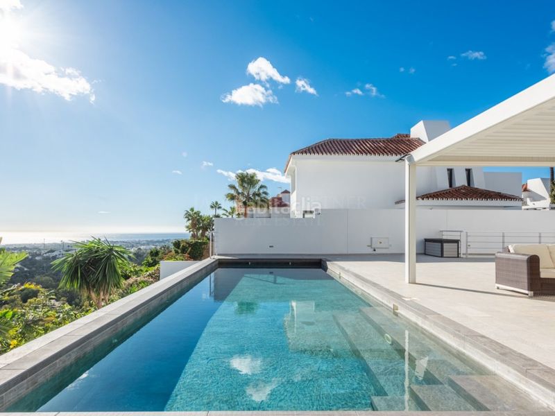 Foto 84a3eefc-49f4-4505-b12e-228dd8d2c7b1. Casa amb piscina a Nueva Andalucía centro Marbella