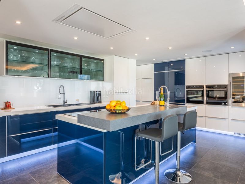 Foto a4321ab2-f8cd-47c0-a6fe-a074770e5021. Casa amb piscina a Nueva Andalucía centro Marbella