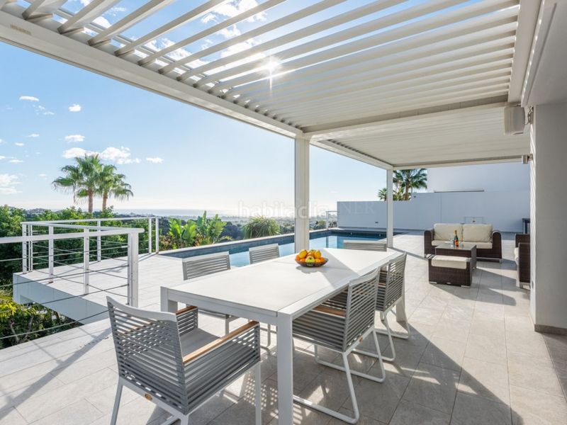 Foto ac2f0916-b57b-4995-978a-3ebdb6aa8553. Casa amb piscina a Nueva Andalucía centro Marbella