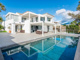 Casa a Nueva Andalucía centro. Villa 4 habitaciones venta marbella