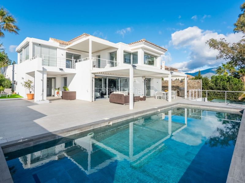 Foto b05ac8e1-db0f-4695-b6a0-b398cf094f5a. Casa amb piscina a Nueva Andalucía centro Marbella