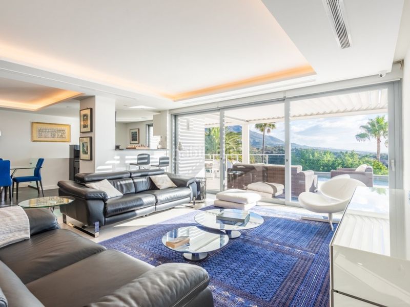 Foto b29035ab-7532-4bda-a31a-732dc1c415f6. Casa amb piscina a Nueva Andalucía centro Marbella