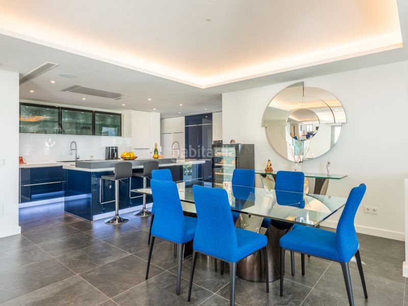 Foto d99144aa-fc2c-4e37-894f-ea29ee97335f. Casa amb piscina a Nueva Andalucía centro Marbella