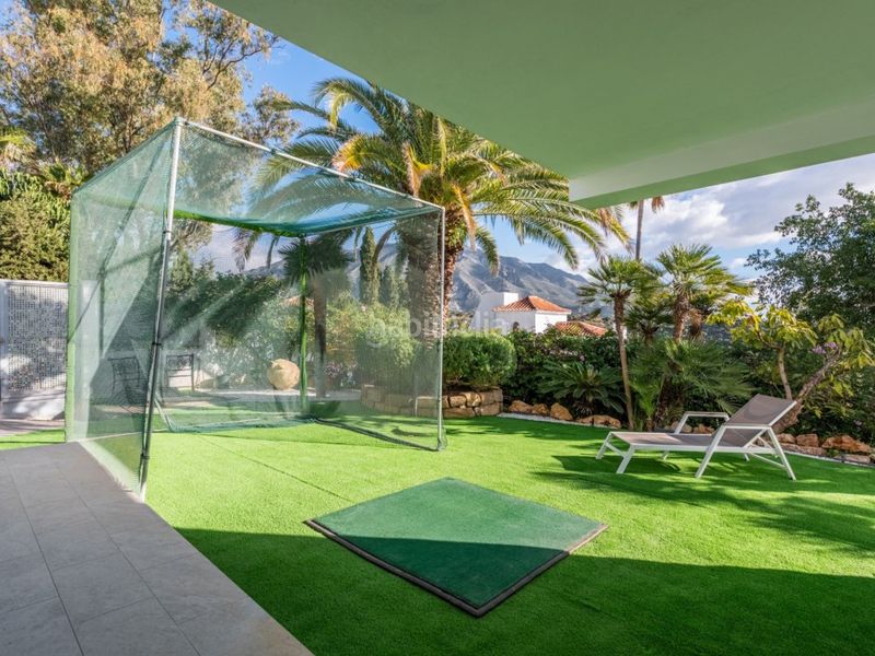 Foto dbecfc75-1bc0-47fa-9650-e960e1a32024. Casa amb piscina a Nueva Andalucía centro Marbella