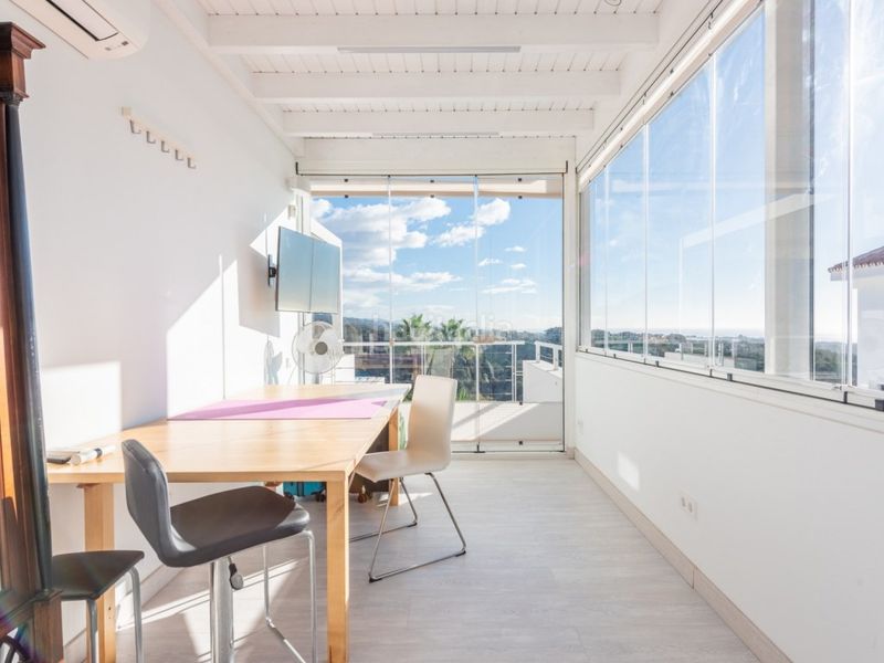 Foto eab2393d-ac27-41b6-896c-82952e2ce383. Casa amb piscina a Nueva Andalucía centro Marbella