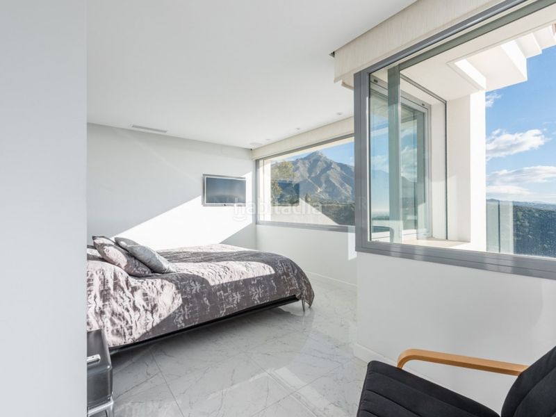 Foto ed85d602-dfd1-469f-a7d0-c58bc9e94969. Casa amb piscina a Nueva Andalucía centro Marbella