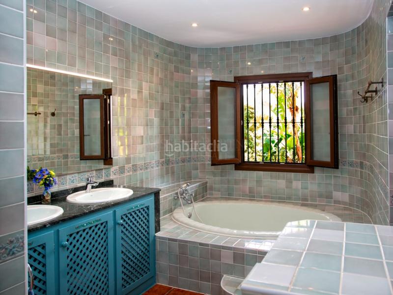 Foto 463074f5-c89b-43b6-aa33-719c8592a41c. Casa amb calefacció piscina a El Faro de Calaburra - Chaparral Mijas