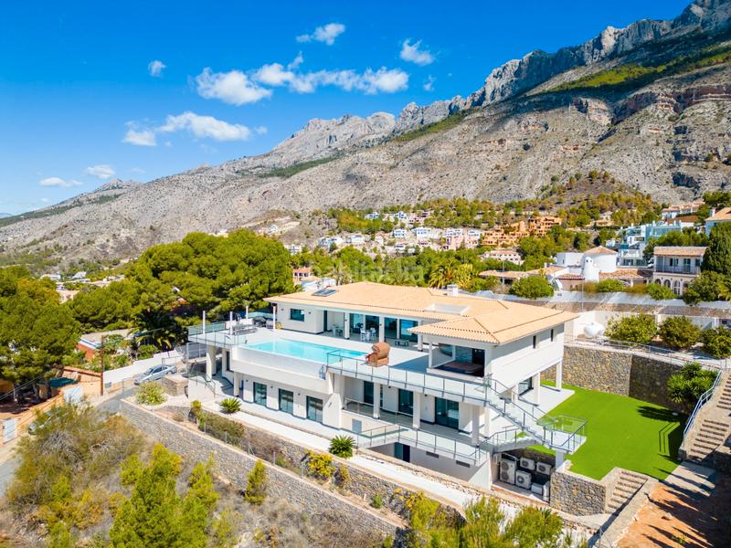 Foto fccecbb4-f8b8-46e2-9bfc-5714f348ccc8. Chalet con riscaldamento parcheggio piscina in Altea la vella Altea